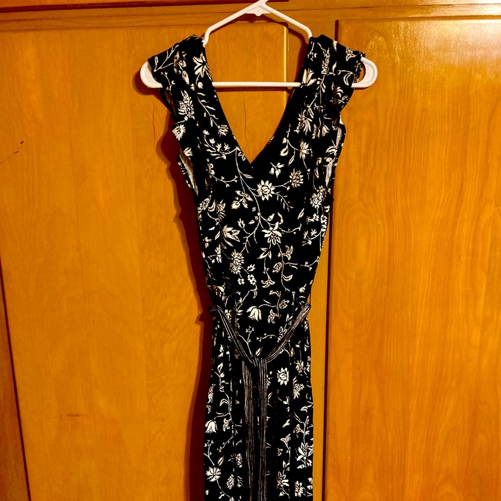 LOFT NWT black floral cap sleeve dress Sz 10